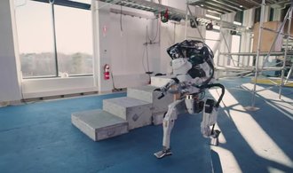 VIDEO DNE: Boston Dynamics opět hýbe sociálními sítěmi. Robot Atlas předvádí nové kousky