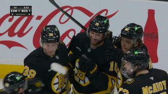 Zacha se trefil proti Edmontonu. Netradiční přesilovková akce a hezký gól Zacha se trefil proti Edmontonu. Netradiční přesilovková akce a hezký gól