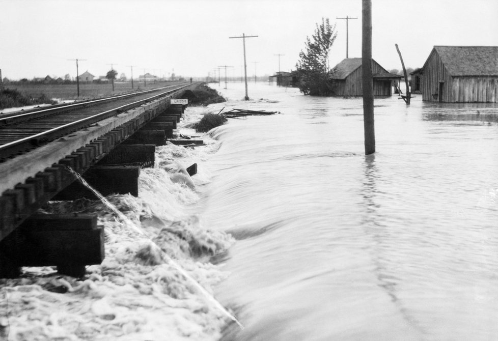 15. dubna 1927 se rozvodnila řeka Mississippi