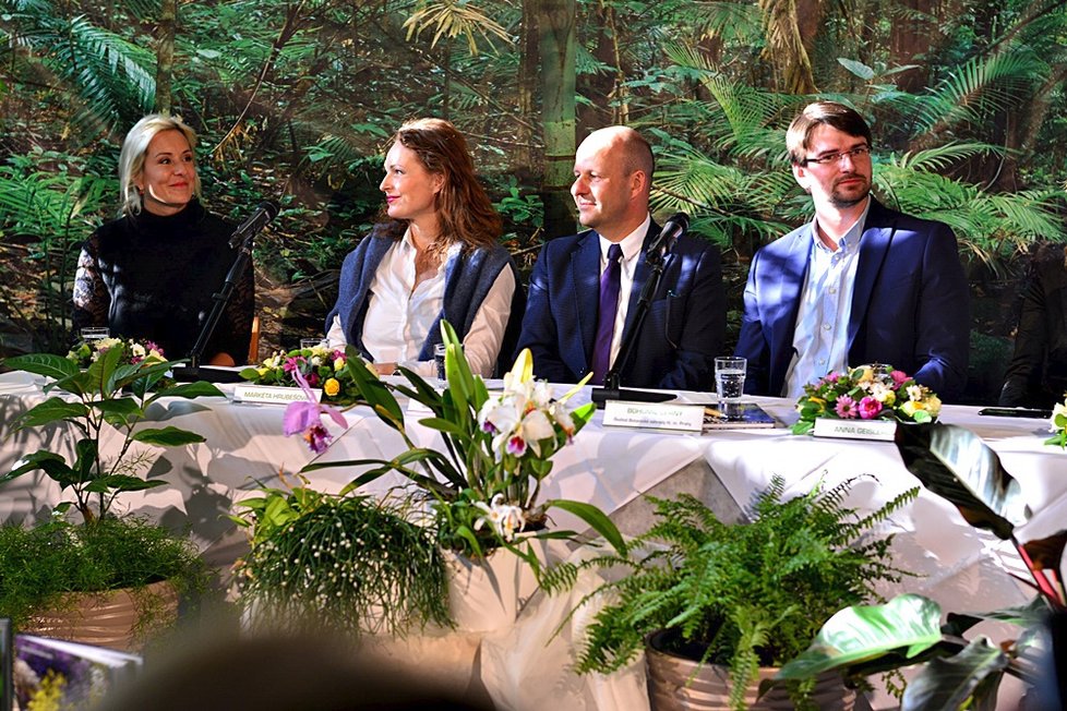 V rámci oslav si botanická nadělila i dvě knihy, 23. ledna je pokřtily známé tváře – Marta Jandová, Anna Geislerová, Markéta Hrubešová a Jovanka Vojtková.