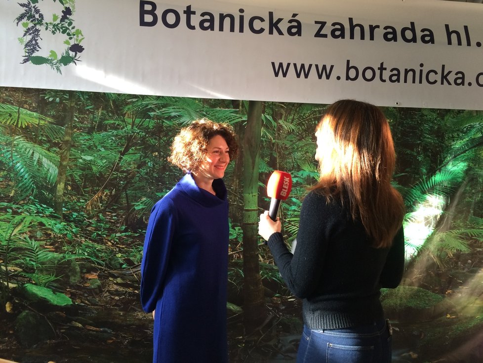 Na zahájení letošní sezony v Botanické zahradě hl. m. Prahy nechyběla známá herečka Martha Issová.