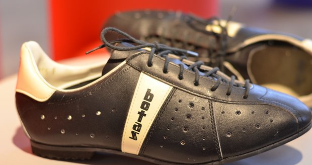 Kvůli drahým energiím zastavili výrobu legendární obuvi. Botasky se přestěhují, nebo zcela skončí?