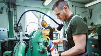 Kofola, Jawa, Zetor: 10 českých firem, které přežily divoké devadesátky Kofola, Jawa, Zetor: 10 českých firem, které přežily divoké devadesátky