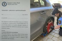 Nenáviděné „botičky“ na autech v Plzni končí: Teď už jen papír za stěrač