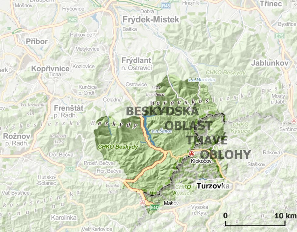 Beskydská oblast tmavé oblohy se rozkládá se na ploše 308 kilometrů čtverečních a katastru sedmi českých a pěti slovenských obcí.