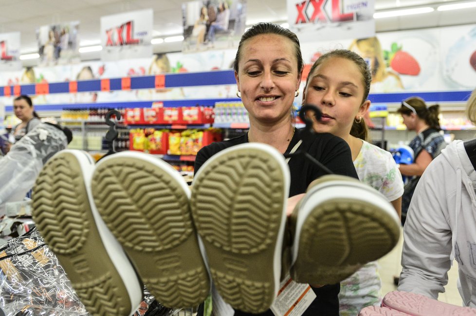 Boty lidé kupovali pro dospělé i děti