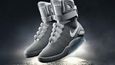 boty Nike z filmu Návrat do budoucnosti se samozavazovacím mechanismem