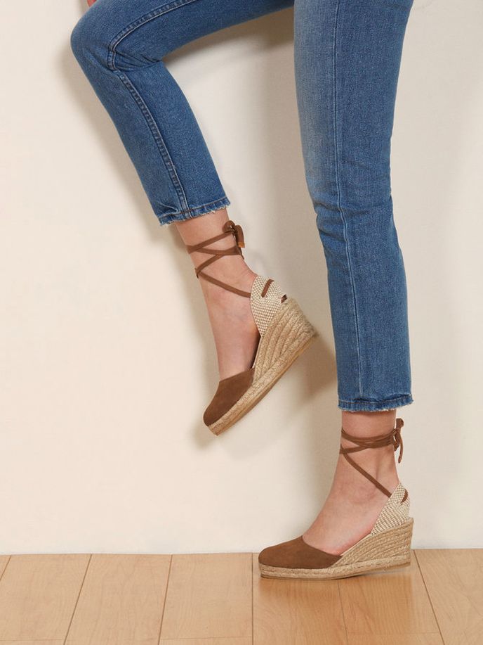 Reformation, 138 $, www.thereformation.com Reformation, 138 $, www.thereformation.com