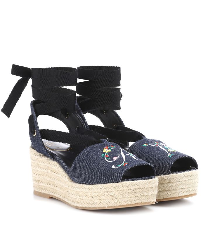 Roger Vivier, 490 eur, prodává MyTheresa.com Roger Vivier, 490 eur, prodává MyTheresa.com