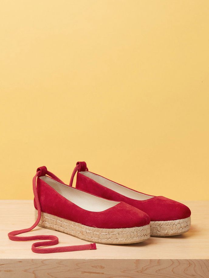 Reformation, 118 $, www.thereformation.com Reformation, 118 $, www.thereformation.com