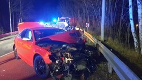 Srážka tří aut na Sokolovsku: Dva lidé nehodu nepřežili.