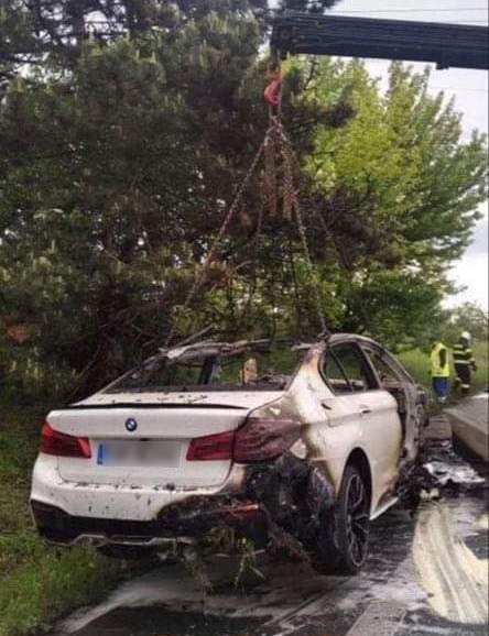 Při tragické nehodě na Královéhradecku zahynuli tři lidi.