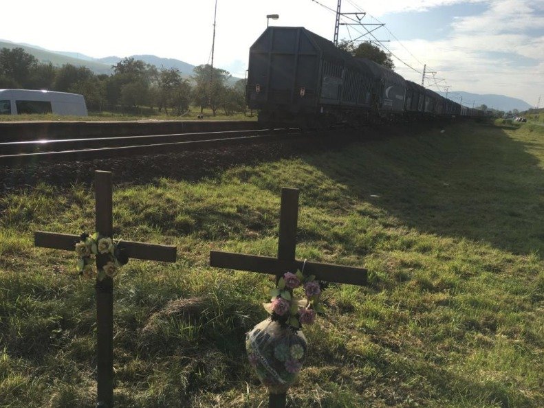 Na nebezpečném železničním přejezdy zemřely kamarádky Eva (†50), Evička (†54) a Maruška (†59).