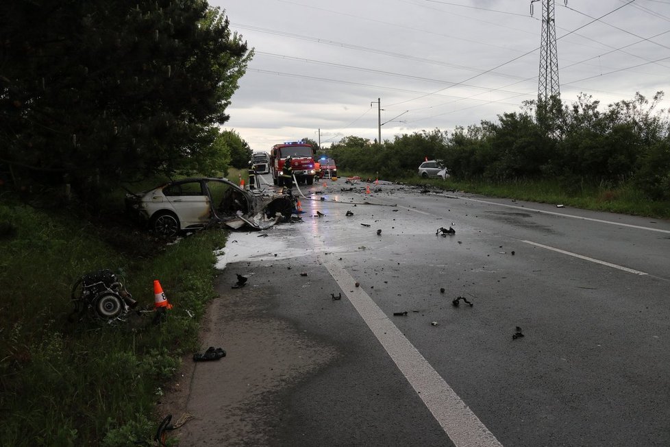 Při tragické nehodě na Královéhradecku zahynuli tři lidé.