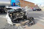 6. červenec 2019: Ke srážce dvou vozidel došlo v sobotu večer ve Freyově ulici. Oba řidiče musela záchranka urychleně odvézt do nemocnice.