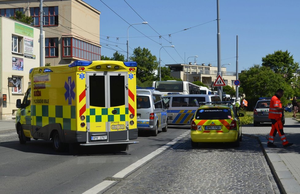 V Plzni se srazily dva autobusy, zranilo se šest lidí.