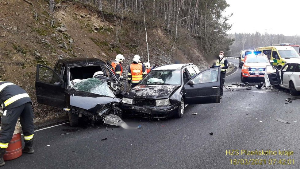 Bouračka tří aut u Horšovského Týna na Domažlicku