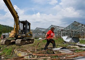 Na severním okraji Blanska začalo bourání zchátralých skleníků. Dlouhodobě plánované obchodní centrum s 15 prodejnami by v lokalitě investor mohl začít stavět v létě. Jeho dokončení se očekává v roce 2023.