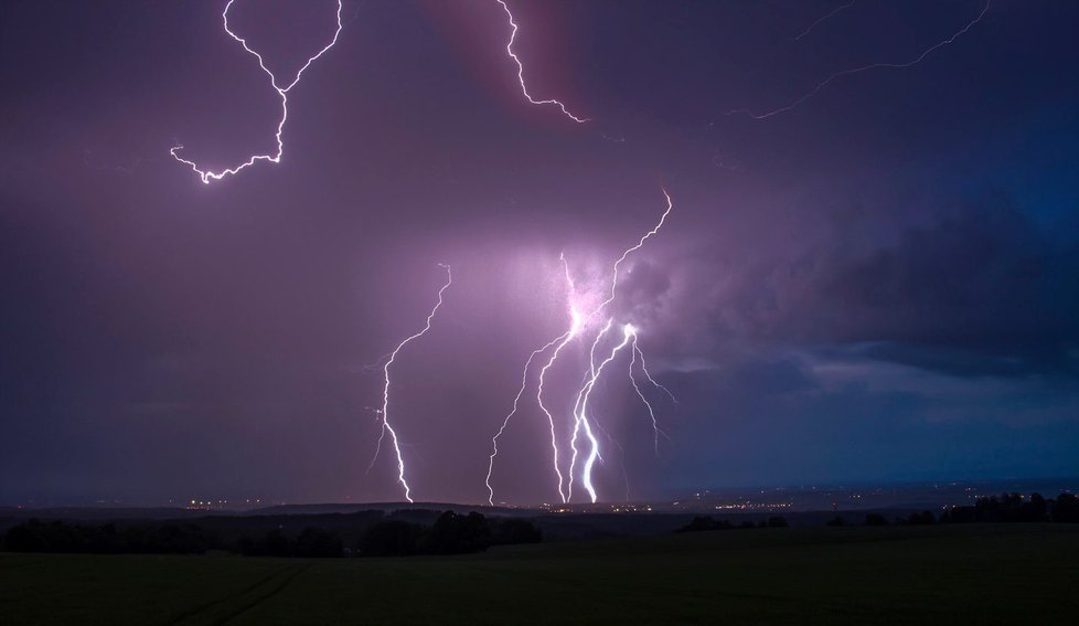 Blesky nad Chrudimí z rozhledny Boika (14. 8. 2020)