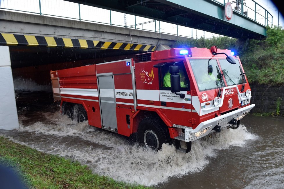 Deště způsobily problémy z v Jihomoravském kraji (14. 6. 2020)