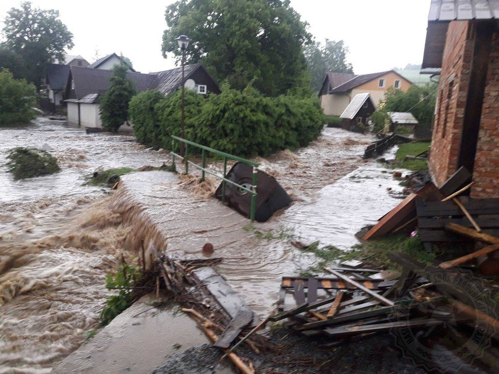 Bouřky zasáhly mnohé regiony Česka (14. 6. 2020). 