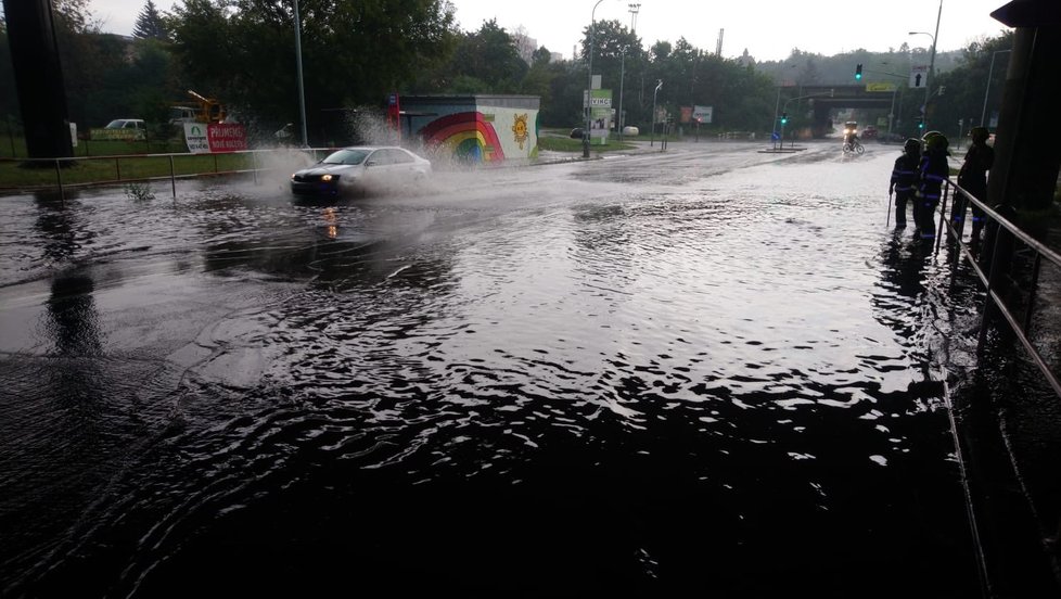 Takhle zasáhla bouřka Prahu. (14. 8. 2020)