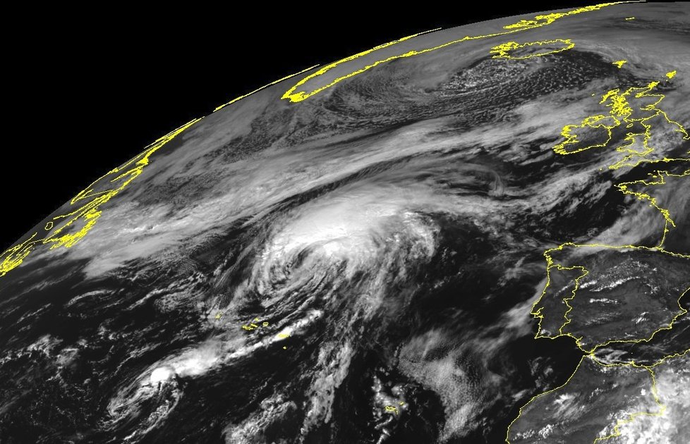 Britské ostrovy se připravují na úder bouře Helene.
