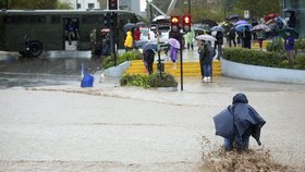 Prudké bouře zabily v Uruguayi a Chile nejméně deset lidí.