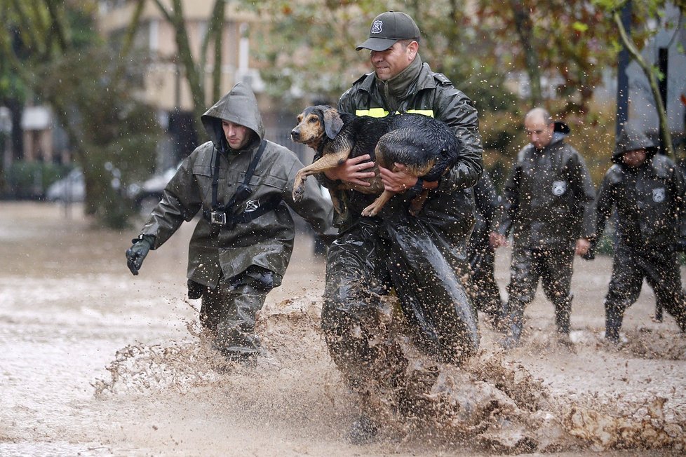 Prudké bouře zabily v Uruguayi a Chile nejméně deset lidí.