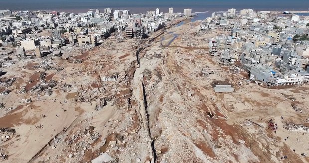 11 300 mrtvých po bouři Daniel v Libyi: Padají žádosti o prošetření katastrofy a protržení přehrad 