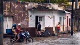 K pobřeží Mexika se řítí hurikán Zeta. V ohrožení je i 60 tisíc turistů