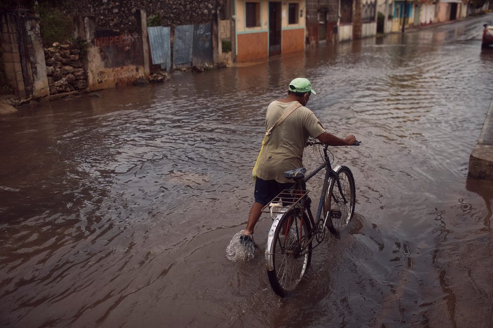 Na Yucatán se řítí tropická bouře. Na začátku října se poloostrov potýkal již s hurikánem Delta.