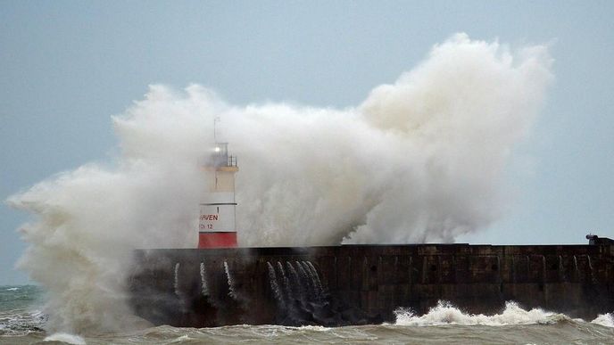 Bouře Frank na pobřeží Velké Británie