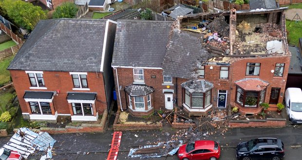 Bouře Gerrit udeřila v Manchesteru: Městem se prohnalo tornádo? Zrušili i lety do Prahy