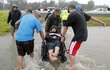 Bouře Harvey zasáhla Texas. Ulice Houstonu se proměnily v řeky