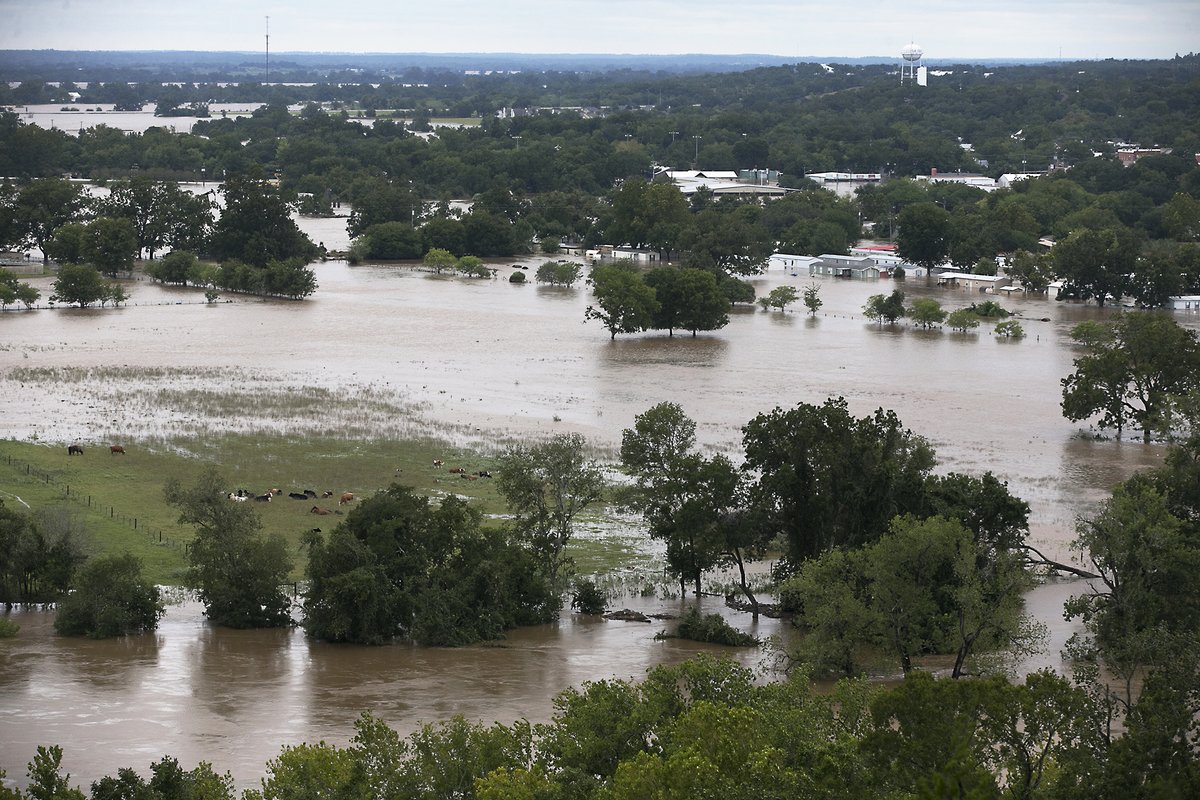 Bouře Harvey zasáhla Texas. Ulice Houstonu se proměnily v řeky