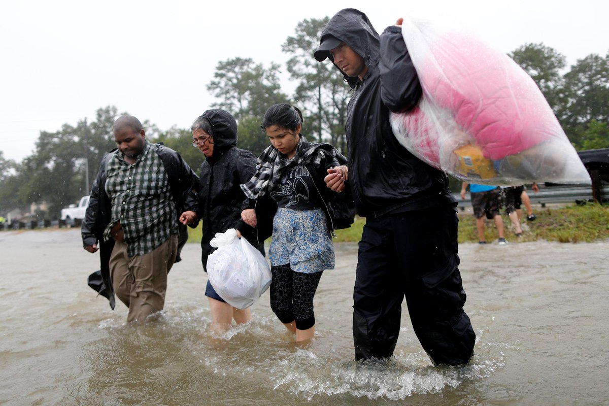 Bouře Harvey zasáhla Texas. Ulice Houstonu se proměnily v řeky