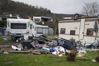 Na matku s malými dcerami spadl strom. Bouře nad Evropou si vyžádala 10 mrtvých