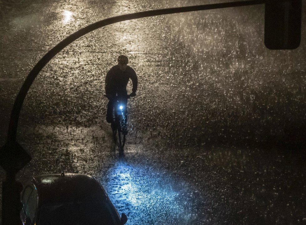 Bouře v Německu polámaly stromy a způsobily lokální záplavy. Zranily se desítky lidí. (12. června 12019)