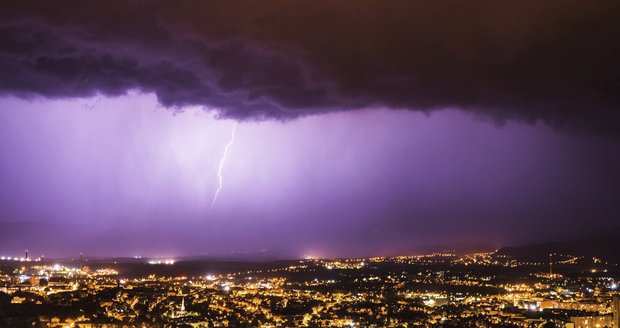 Takto nafotil včerejší bouři na Teplicku Milan Stryja.