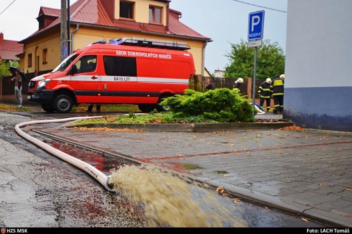 Hasiči na severu Moravy vyjížděli kvůli počasí zhruba ke čtyřem desítkám případů.