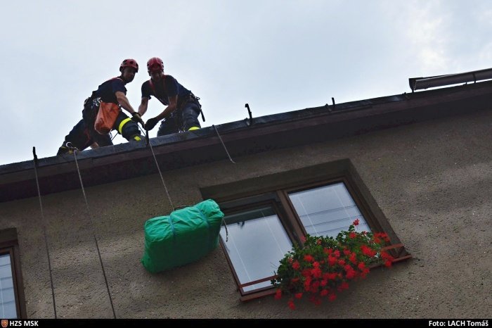 V Polance nad Odrou strhl vichr střechu domku.