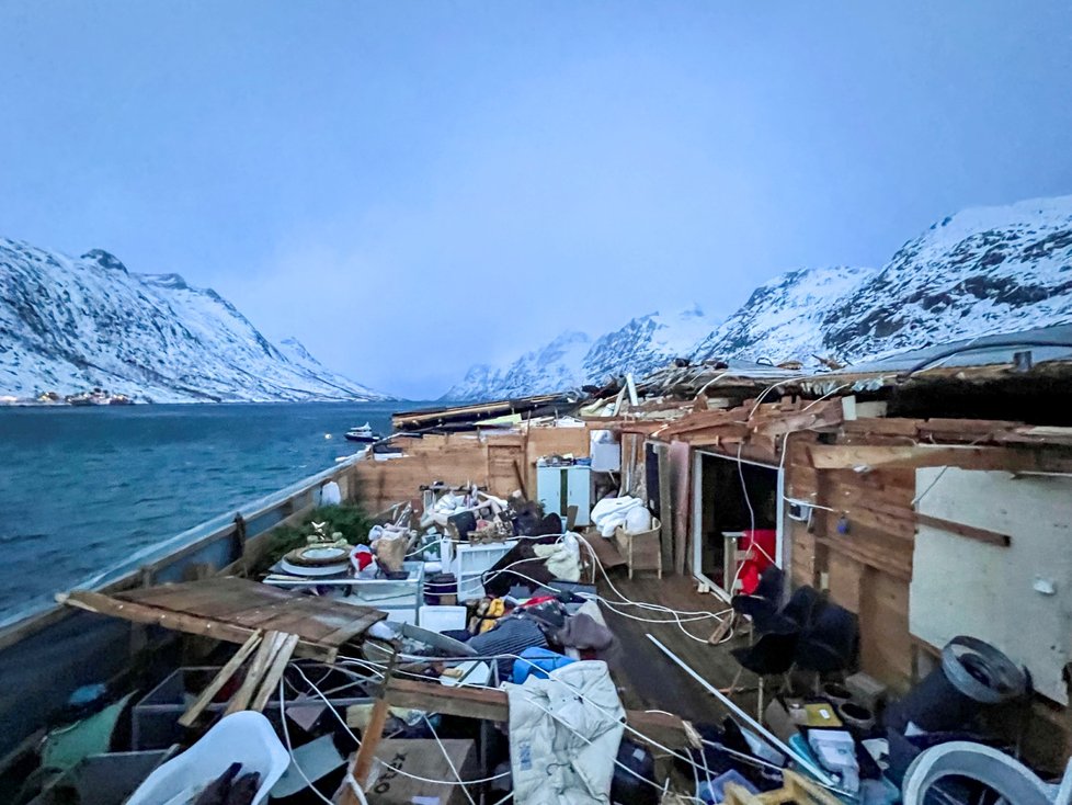 Následky bouře na norském ostrově Kvaloya (29.1.2024)