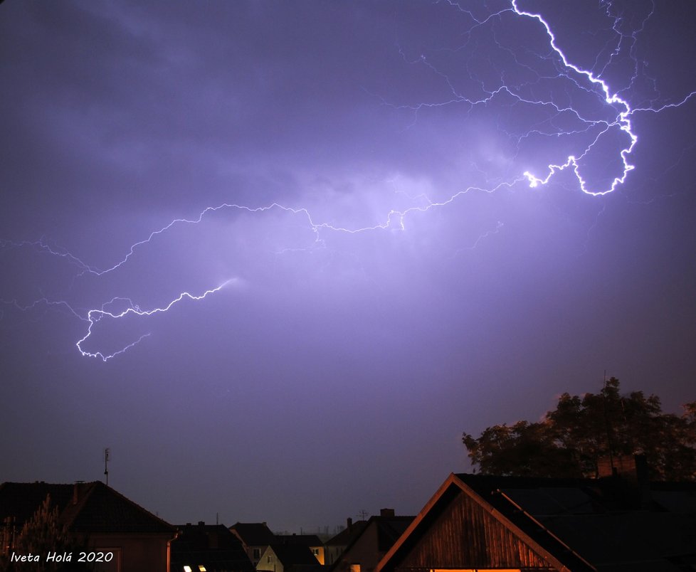 Bouřka v Mohelně na Vysočině. (6. 6. 2020)