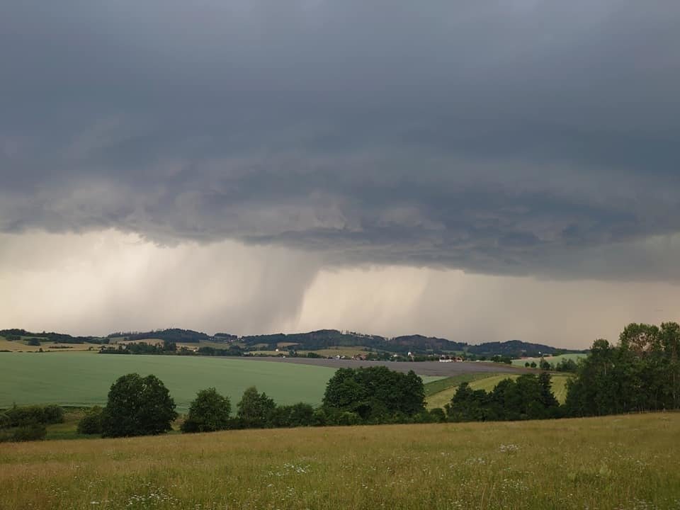 Bouřka zasáhla Táborsko (10. 7. 2020).