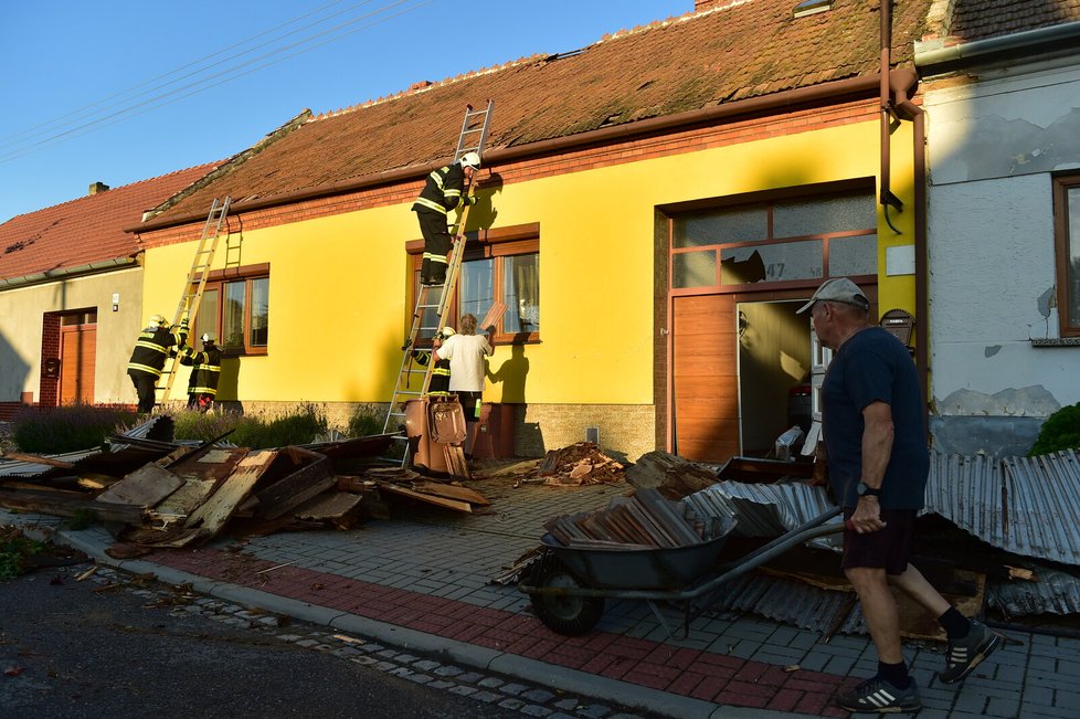 Bouřka napáchala škody v Lanžhotě na Břeclavsku (13.6.2022)