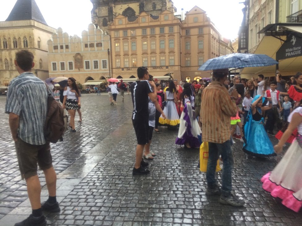 Bouřka na Staroměstském náměstí v Praze (1.6. 2018)