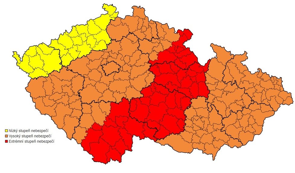 ČHMÚ zpřísnilo výstrahu: Hrozí extrémně silné bouřky (8.7.2021)