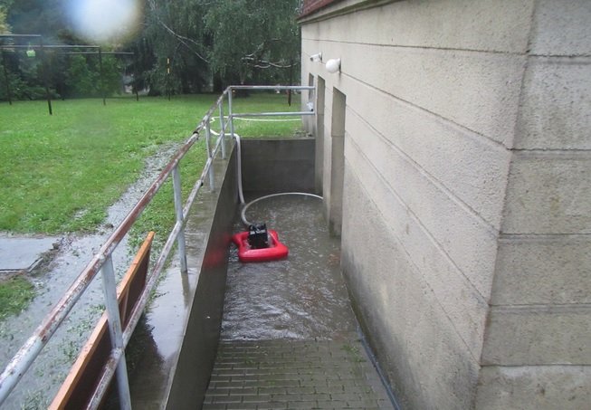 Bouřka doprovázená přívalovým deštěm zatopila vozovky, obchody i sklepy ve Zlínském kraji (26.7.2019)