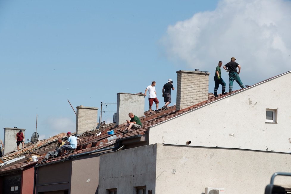 Škody po tornádu v Moravské Nové Vsi